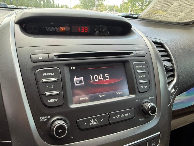 Kia Sorento Vehicle Image 27