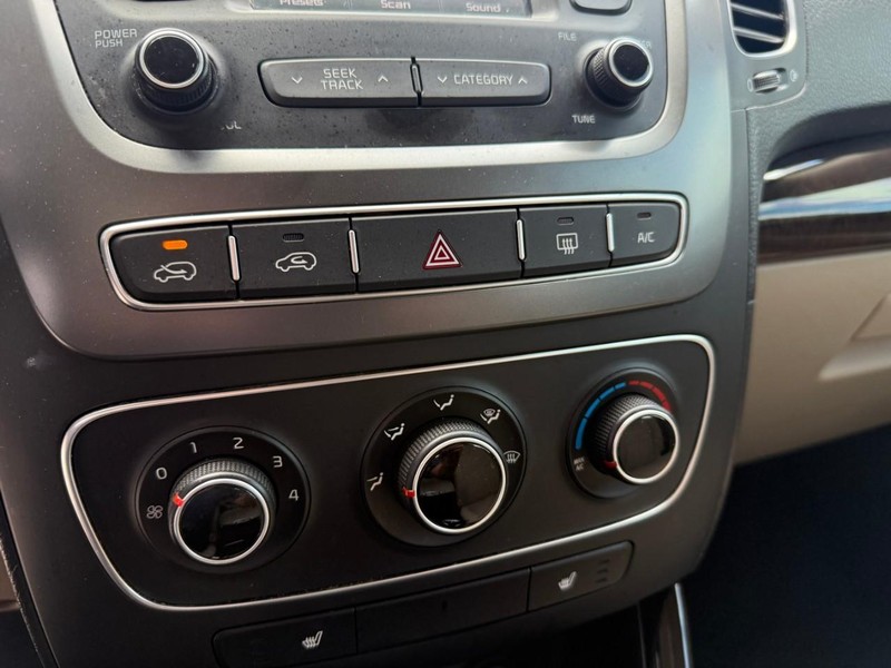 Kia Sorento Vehicle Image 28