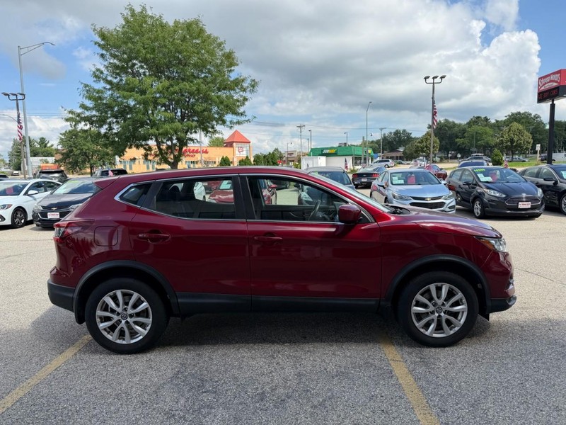 Nissan Rogue Sport Vehicle Image 04