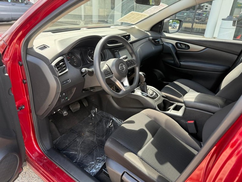 Nissan Rogue Sport Vehicle Image 10