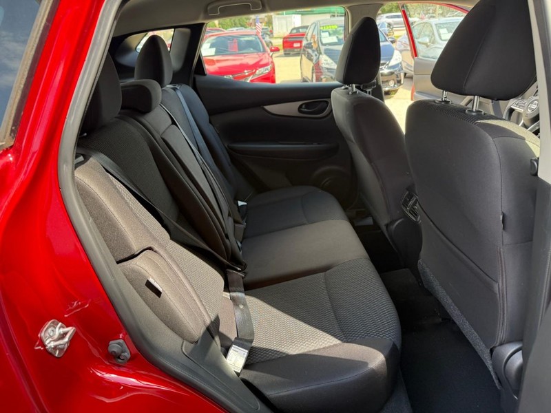 Nissan Rogue Sport Vehicle Image 14