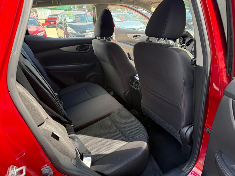 Nissan Rogue Sport Vehicle Image 15