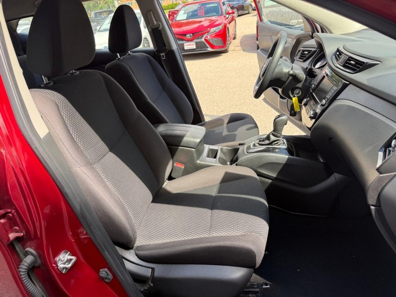 Nissan Rogue Sport Vehicle Image 16