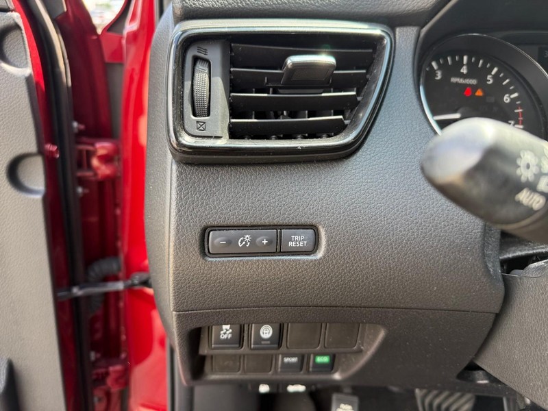 Nissan Rogue Sport Vehicle Image 18
