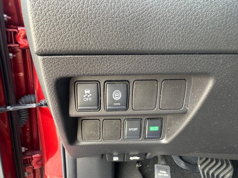Nissan Rogue Sport Vehicle Image 19