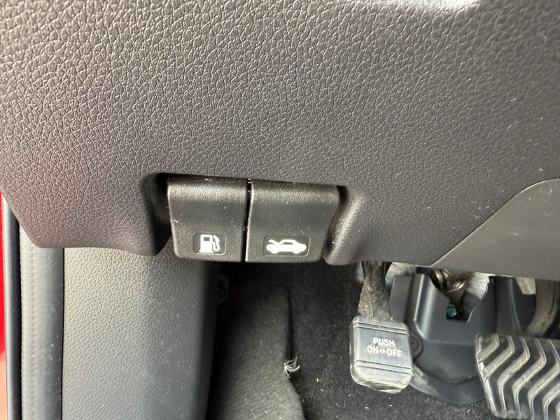 Nissan Rogue Sport Vehicle Image 21