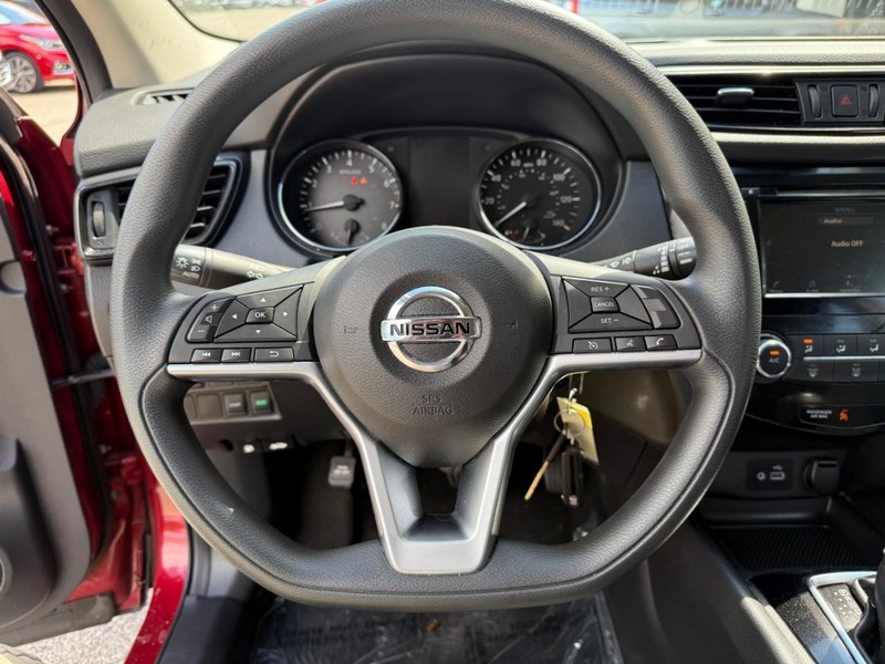 Nissan Rogue Sport Vehicle Image 22