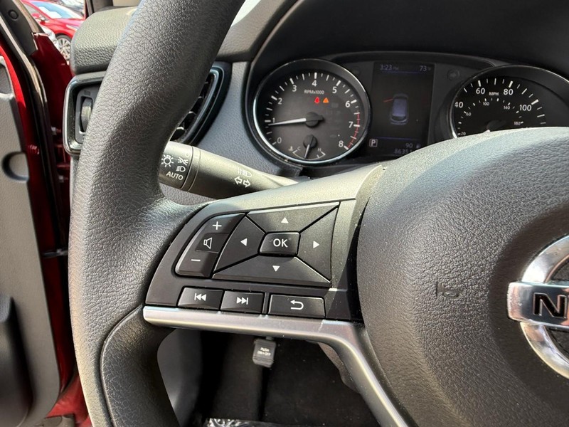 Nissan Rogue Sport Vehicle Image 23