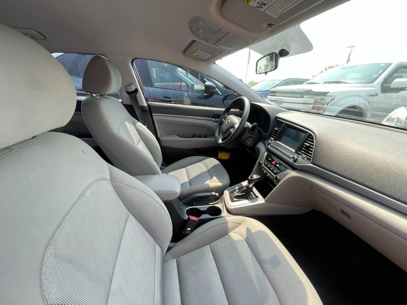 Hyundai Elantra Vehicle Image 03
