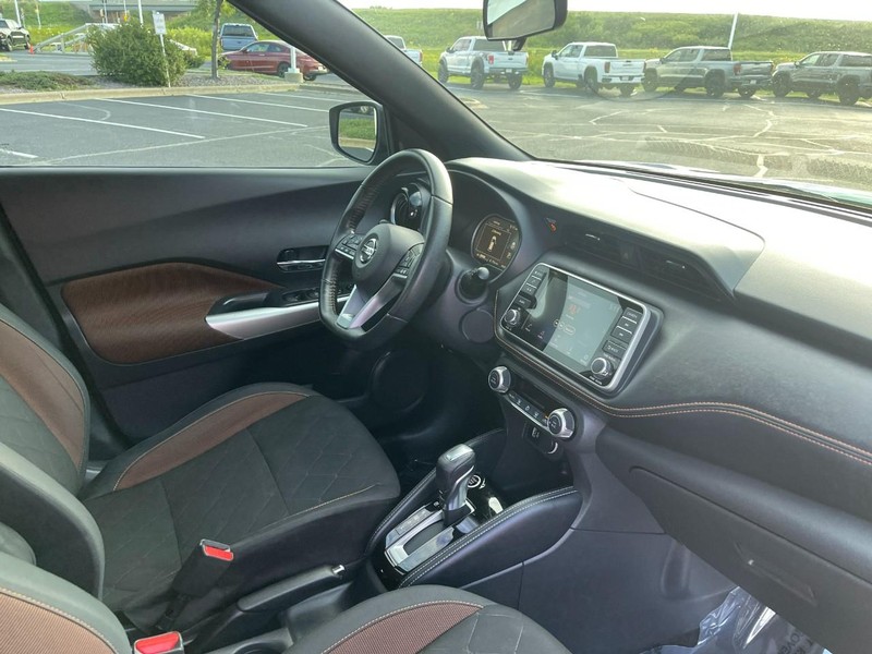 Nissan Kicks Vehicle Image 09