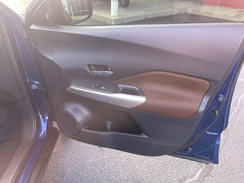 Nissan Kicks Vehicle Image 11