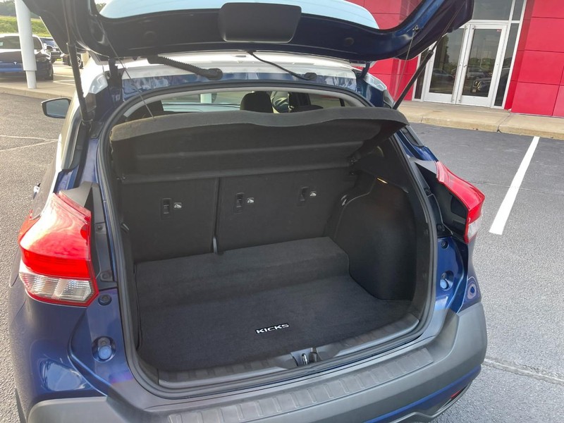 Nissan Kicks Vehicle Image 15