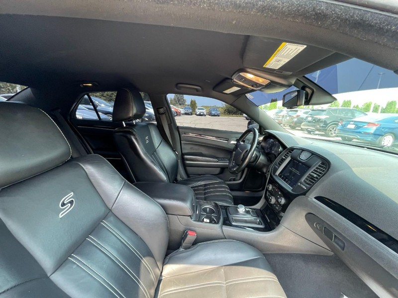 Chrysler 300 Vehicle Image 03