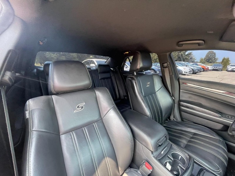 Chrysler 300 Vehicle Image 04