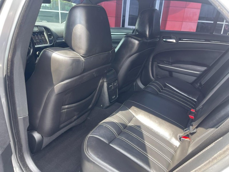 Chrysler 300 Vehicle Image 17