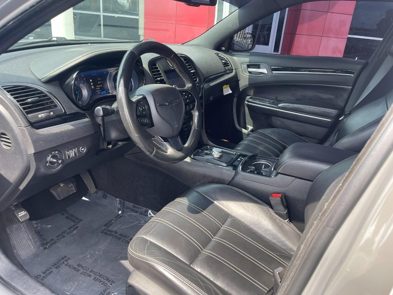 Chrysler 300 Vehicle Image 19
