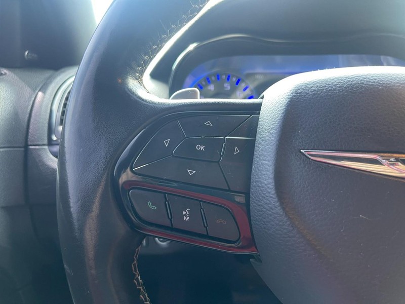 Chrysler 300 Vehicle Image 24