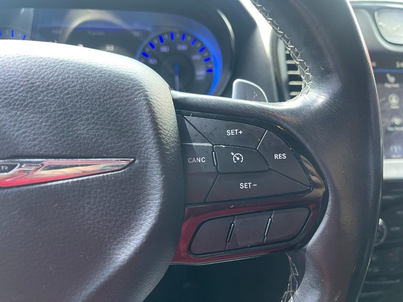 Chrysler 300 Vehicle Image 25