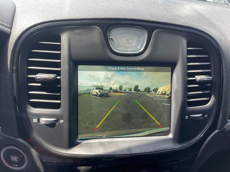 Chrysler 300 Vehicle Image 32