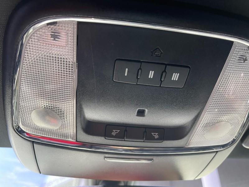 Chrysler 300 Vehicle Image 33