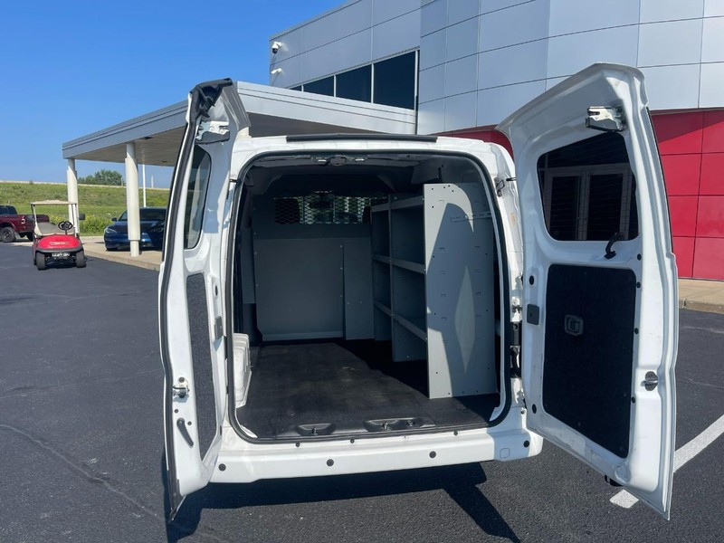 Nissan NV200 Compact Cargo Vehicle Image 09
