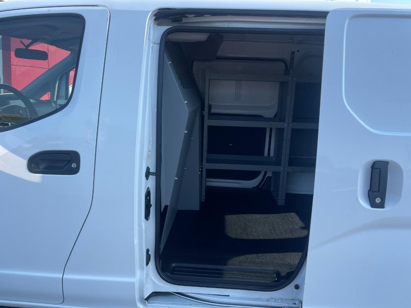 Nissan NV200 Compact Cargo Vehicle Image 11