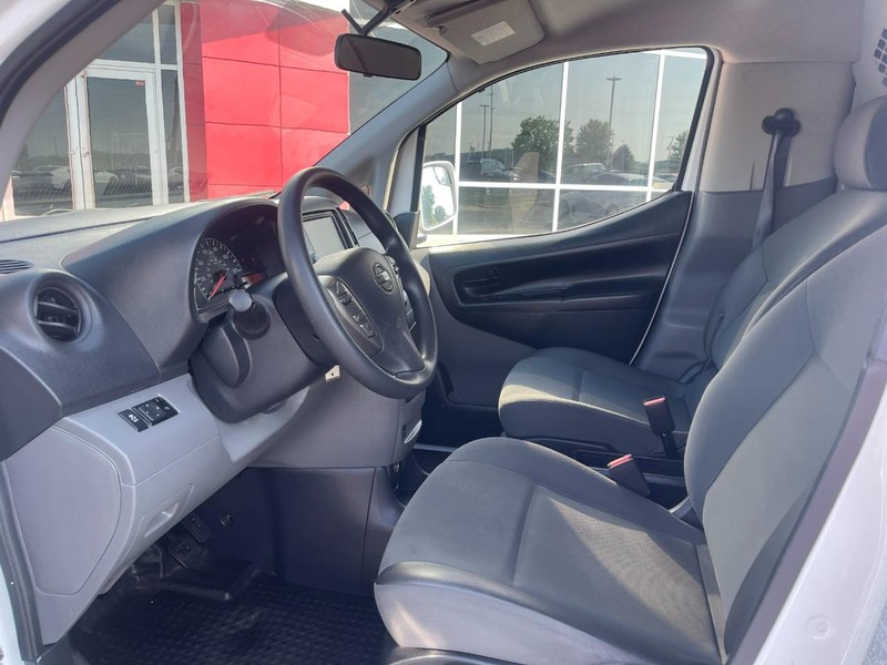 Nissan NV200 Compact Cargo Vehicle Image 12