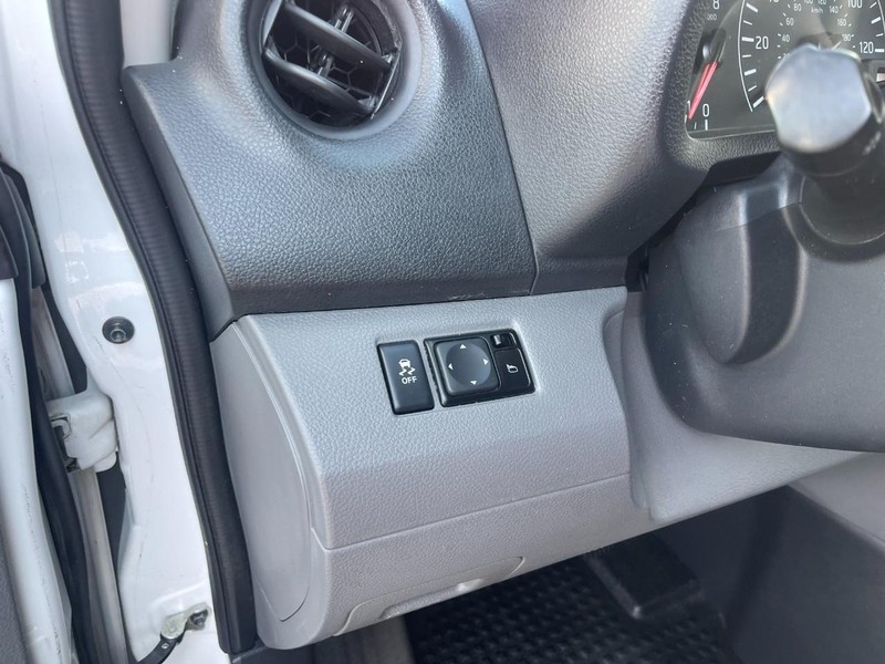 Nissan NV200 Compact Cargo Vehicle Image 13
