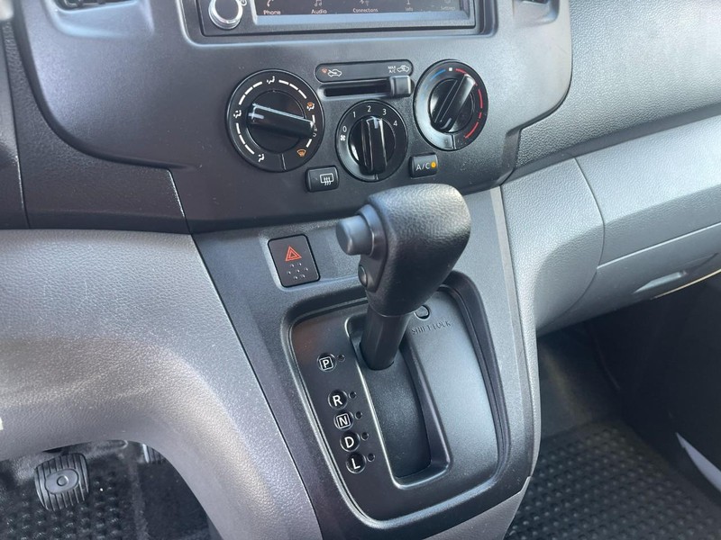 Nissan NV200 Compact Cargo Vehicle Image 16