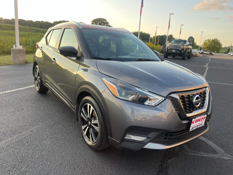 Nissan Kicks Vehicle Image 02