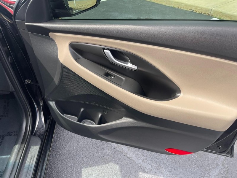 Hyundai Elantra GT Vehicle Image 11