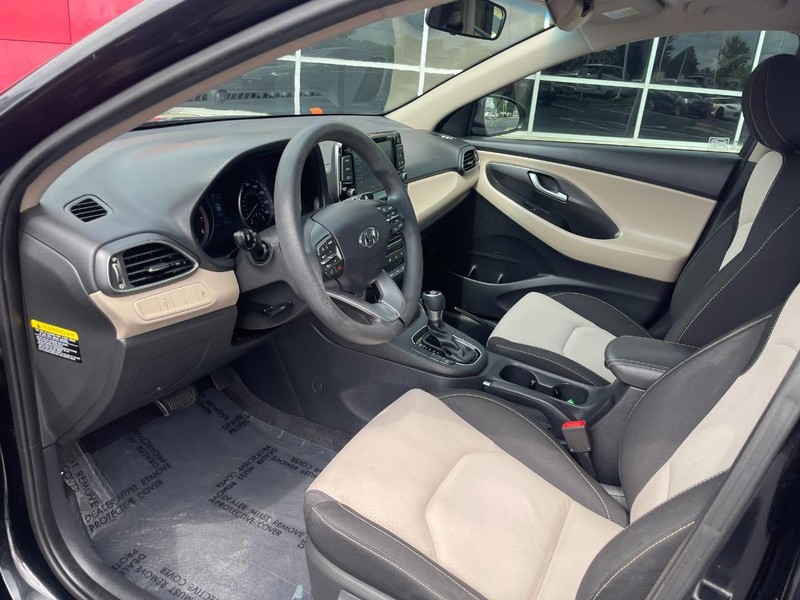 Hyundai Elantra GT Vehicle Image 18