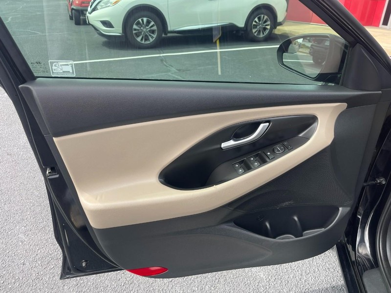 Hyundai Elantra GT Vehicle Image 19