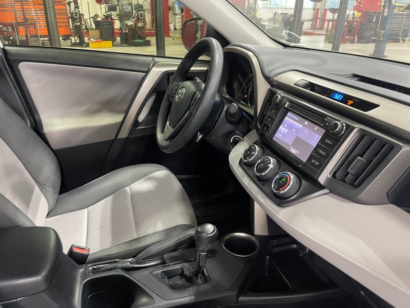 Toyota RAV4 Vehicle Image 02