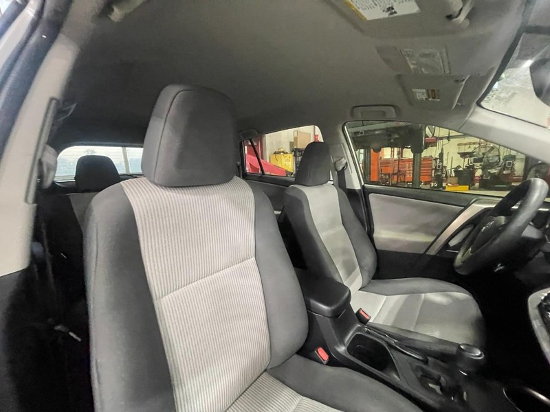 Toyota RAV4 Vehicle Image 04