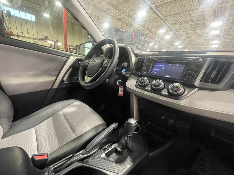 Toyota RAV4 Vehicle Image 05
