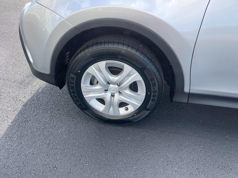 Toyota RAV4 Vehicle Image 06