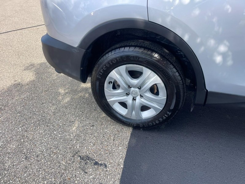 Toyota RAV4 Vehicle Image 08
