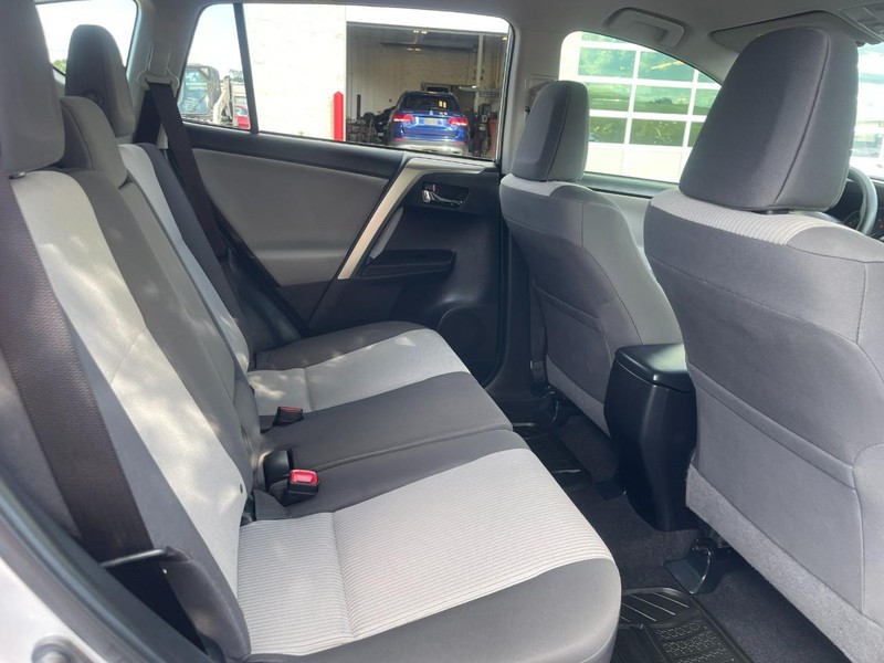 Toyota RAV4 Vehicle Image 12