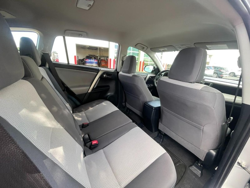 Toyota RAV4 Vehicle Image 13