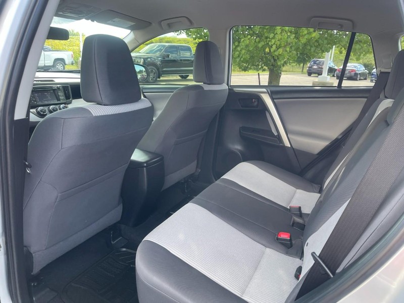 Toyota RAV4 Vehicle Image 16