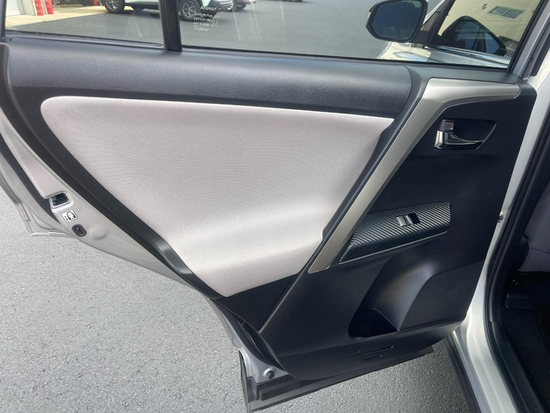 Toyota RAV4 Vehicle Image 17