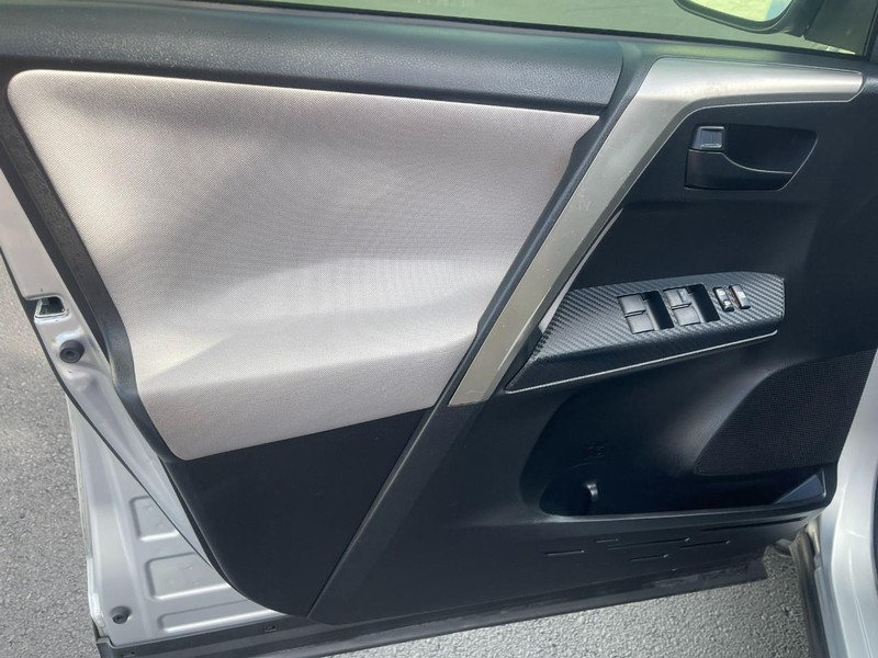 Toyota RAV4 Vehicle Image 19