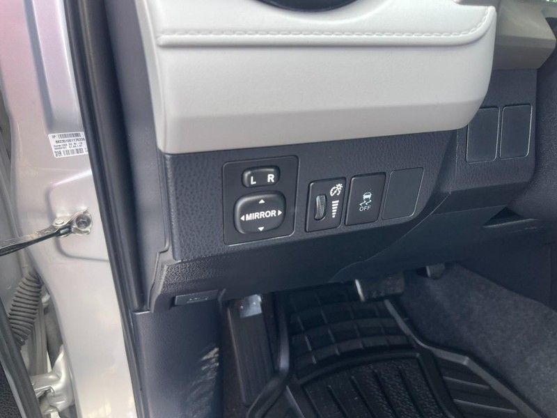 Toyota RAV4 Vehicle Image 20