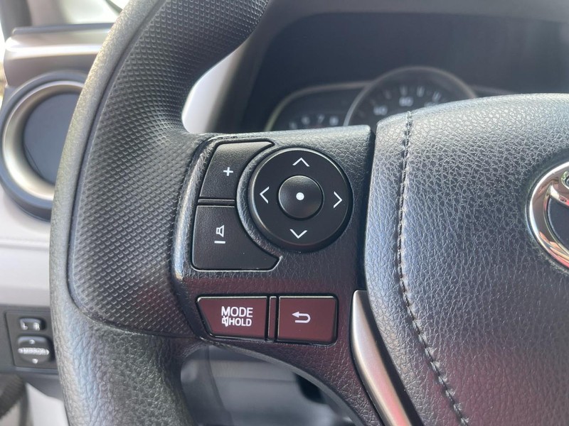 Toyota RAV4 Vehicle Image 22