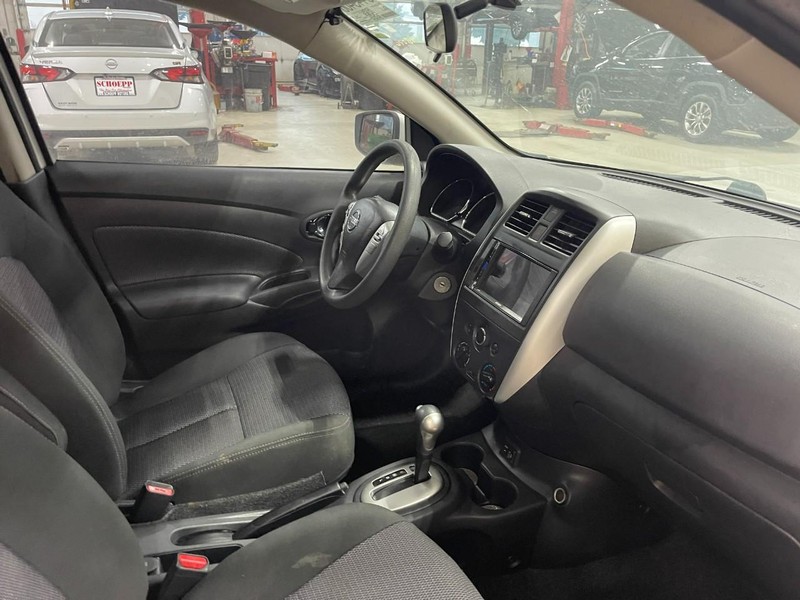 Nissan Versa Sedan Vehicle Image 02