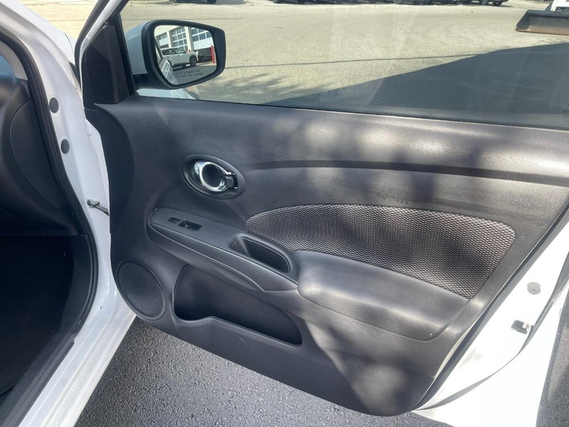 Nissan Versa Sedan Vehicle Image 07