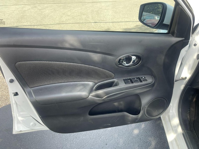 Nissan Versa Sedan Vehicle Image 13