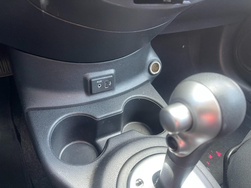 Nissan Versa Sedan Vehicle Image 16