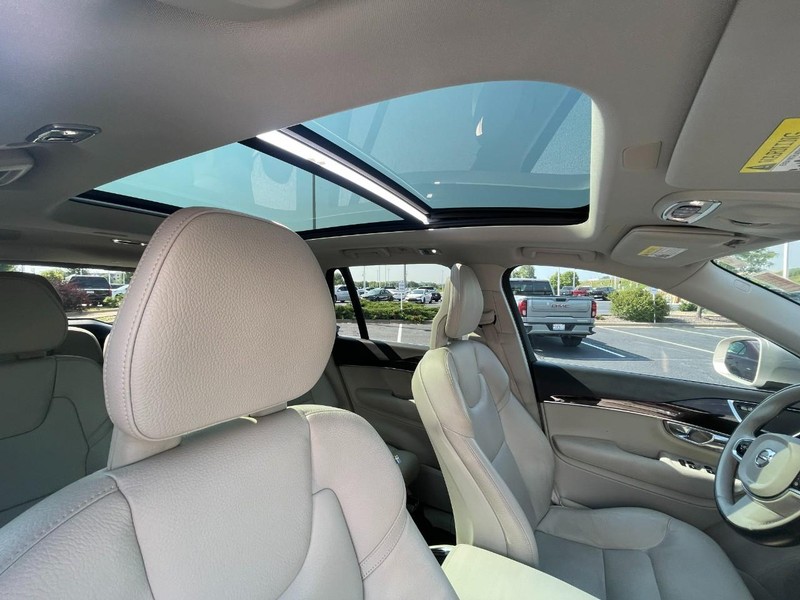 Volvo XC90 Vehicle Image 10